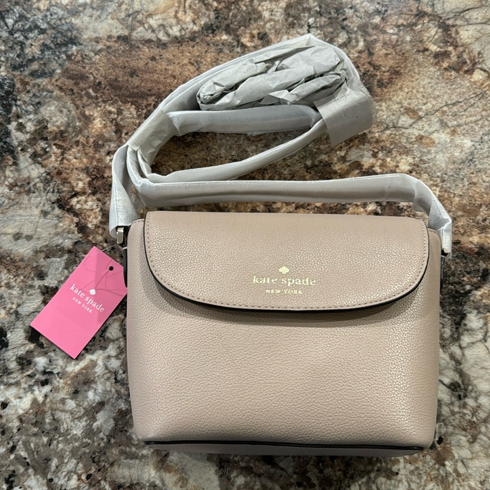 Kate Spade Criss Body Purse ♠️